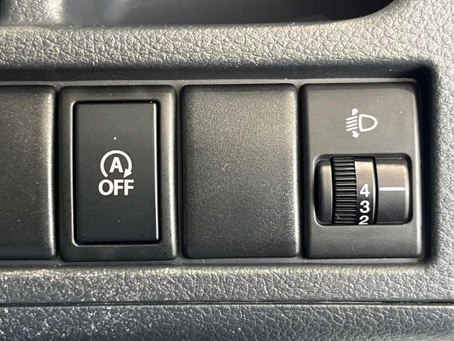 �y�A�C�h�����O�X�g�b�v�z�ԐM����a�؂Œ�Ԃ����ۂɃG���W�����~���A���ʂȔR���̏����}���܂��B�R��������ی�ɂȂ���@�\��G���W���̓u���[�L�𗣂��΍Ďn�����܂��B