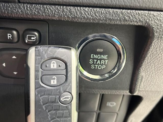 �y�X�}�[�g�L�[�z�J�o����|�P�b�g�ɓ��ꂽ�܂܂ł��h�A�̎{���E�������\�ȃX�}�[�g�L�[�𑕔��B�G���W���̃I���E�I�t�����J�M�����o���K�v����������Ƃ��Ă��֗��ł���