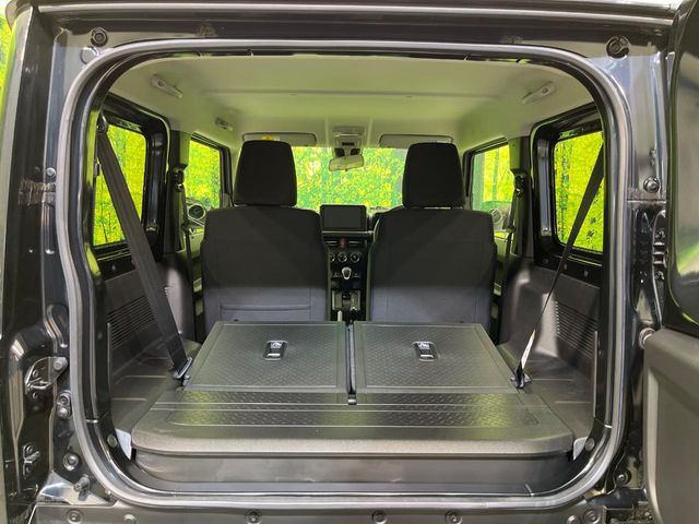 ���i�̂���������ʋ΁A���}���ɏ\���ȉ׎��X�y�[�X���m�ۂ��Ă���܂��B�Z�J���h�V�[�g��|���ƁA�傫�ȉו��̐ύڂ��\�ł���