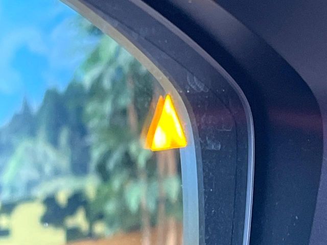 �y�u���C���h�X�|�b�g���j�^�����O�z���s���A�h�A�~���[�̎��p�ɂȂ�₷���ӏ��Ɍ㑱�Ԃ��ڋ߂���ƃT�C�h�~���[�t�߂Ɍx����\���A�h���C�o�[�ɒ��ӊ��N�����Ă���܂��B