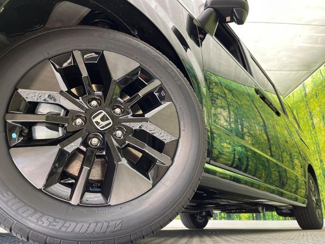 【純正16インチアルミホイール】外観にマッチした純正アルミホイールを装着しております。各種社外アルミホイールや、スタッドレスタイヤも取扱いしております。是非ご相談ください♪