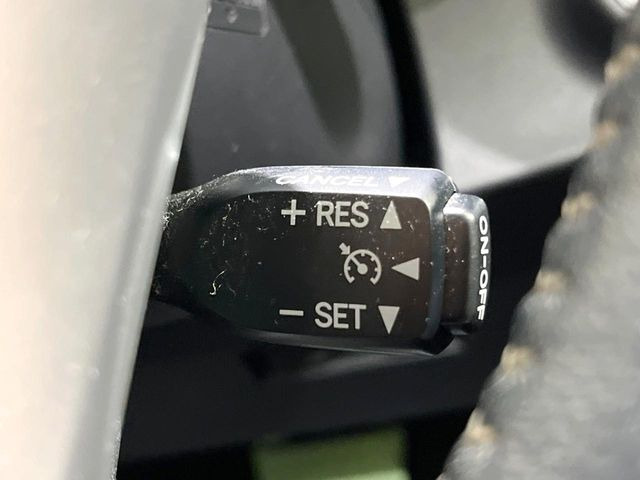 �y�N���[�Y�R���g���[���z�������H�����N���N���s�B�A�N�Z���𗣂��Ă���葬�x�ő��s���ł��A�������^�]���̕��S���y��!�����E�������ȒP�ȃX�C�b�`����Œ����ł��܂��B