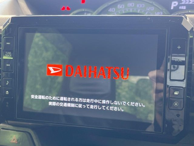 【純正ナビ】人気の純正ナビを装備。オーディオ機能も充実しており、Bluetooth接続すればお持ちのスマホやMP3プレイヤーの音楽を再生可能!毎日の運転がさらに楽しくなります!!