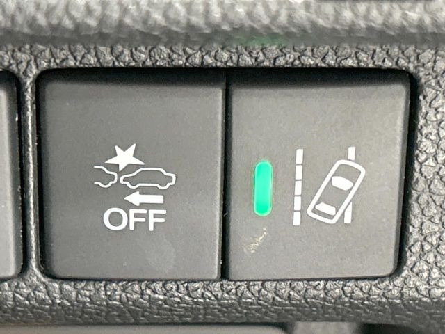 �y�z���_�Z���V���O�z���s���ɑO���̎ԗ�����F�����A�Փ˂������Ȏ��͌x��ƃu���[�L�ŏՓˉ���Ɣ�Q�y�����A�V�X�g�B�����S�Ƀh���C�u�����y���݂��������܂��B