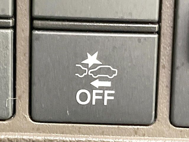 �y�z���_�Z���V���O�z���s���ɑO���̎ԗ�����F�����A�Փ˂������Ȏ��͌x��ƃu���[�L�ŏՓˉ���Ɣ�Q�y�����A�V�X�g�B�����S�Ƀh���C�u�����y���݂��������܂��B