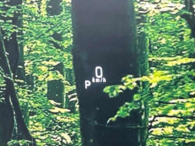 �y�w�b�h�A�b�v�f�B�X�v���C�z���݂̑��x�⑖�s�����f�W�^���\���ŉ^�]�ȑO���̃K���X�ɓ��e!�^�]���A�ڐ������炳���K�v�ȏ����m�F�ł���̂łƂ��Ă��֗��ň��S!