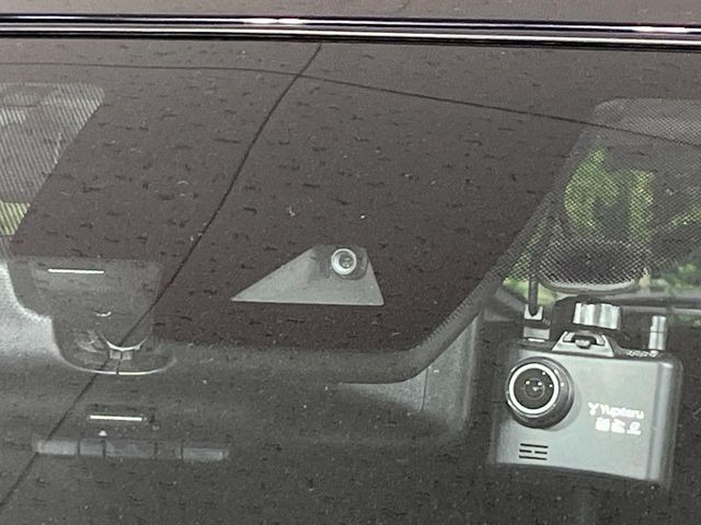 �y�C���e���W�F���g�G�}�[�W�F���V�[�u���[�L�z�t�����g�J�����őO���̎ԗ�����s�҂����m�B�Փ˂������Ȏ��͏Փ˔�Q�y���u���[�L���쓮�A�Փˉ�����T�|�[�g�B�����S�Ƀh���C�u�����y���݂��������܂��B