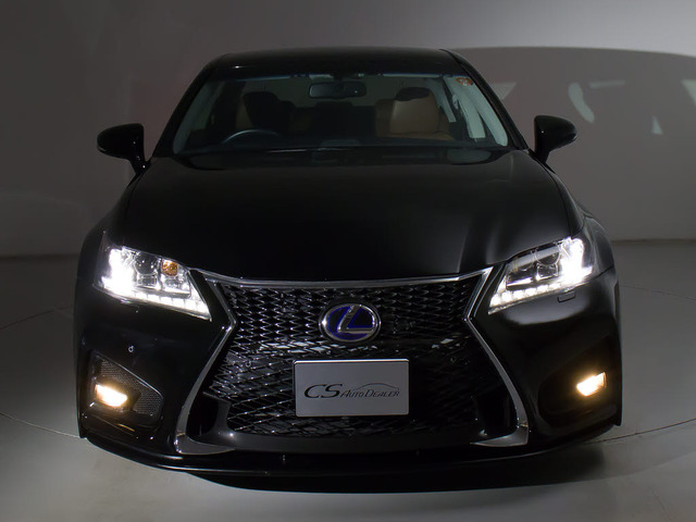 フロントビューの存在感をご覧ください!!ヘッドライトは視界良好のライト、さらにフォグライト搭載。デザイン性も高いのが特権です。