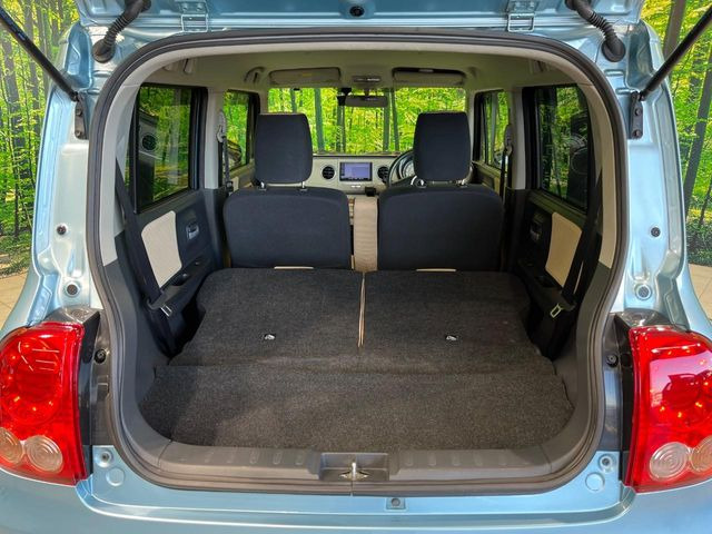 ���i�̂���������ʋ΁A���}���ɏ\���ȉ׎��X�y�[�X���m�ۂ��Ă���܂��B�Z�J���h�V�[�g��|���ƁA�傫�ȉו��̐ύڂ��\�ł���