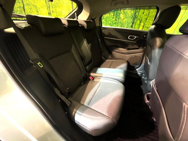 後部座席も気になるようなキズ・汚れやへたり等、大きなダメージはなく、良好な状態です。