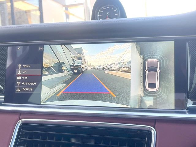 ���p�m���~�b�N�r���[���j�^�[:��p�̃J�����ɂ��A�ォ�猩���낵���悤�Ȏ��_��360�x�N���}�̎��͂��m�F���邱�Ƃ��ł��܂������p�������m�F���₷���A�����ꏊ�ł̐؂�Ԃ��⒓�Ԃ��X���[�Y�ɍs���܂��B