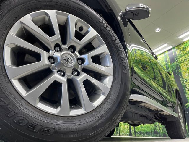 �y����18�C���`�A���~�z�C�[���z�O�ςɃ}�b�`���������A���~�z�C�[���𑕒����Ă���܂��B�e��ЊO�A���~�z�C�[����A�X�^�b�h���X�^�C�����戵�����Ă���܂��B���񂲑��k����������