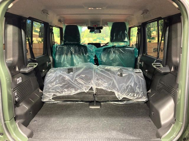 ���i�̂���������ʋ΁A���}���ɏ\���ȉ׎��X�y�[�X���m�ۂ��Ă���܂��B�Z�J���h�V�[�g��|���ƁA�傫�ȉו��̐ύڂ��\�ł���