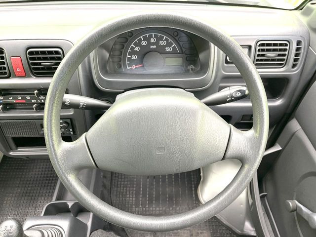 ステアリングも使用感が少なく、きれいな状態となっております♪