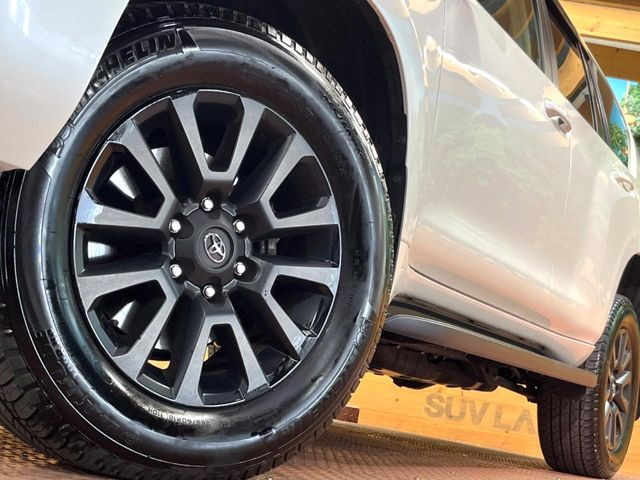 �y����18�C���`�A���~�z�C�[���z�O�ςɃ}�b�`���������A���~�z�C�[���𑕒����Ă���܂��B�e��ЊO�A���~�z�C�[����A�X�^�b�h���X�^�C�����戵�����Ă���܂��B���񂲑��k����������