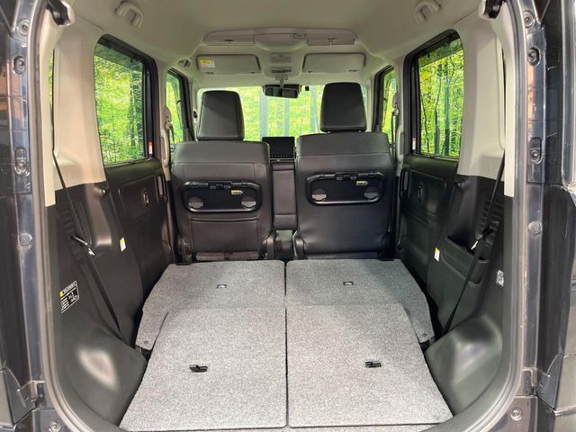 ���i�̂���������ʋ΁A���}���ɏ\���ȉ׎��X�y�[�X���m�ۂ��Ă���܂��B�Z�J���h�V�[�g��|���ƁA�傫�ȉו��̐ύڂ��\�ł���