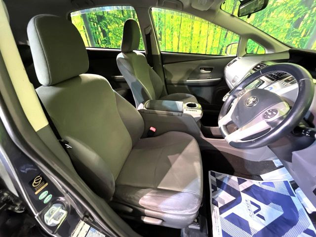 運転席シート廻りは使用感も少なく、良好な状態となっています。丁寧に使われていたことがよくわかりますね。