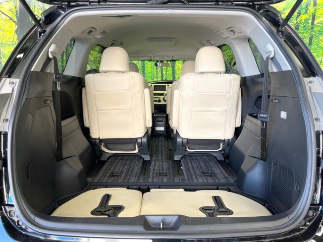 ���i�̂���������ʋ΁A���}���ɏ\���ȉ׎��X�y�[�X���m�ۂ��Ă���܂��B�Z�J���h�V�[�g��|���ƁA�傫�ȉו��̐ύڂ��\�ł���