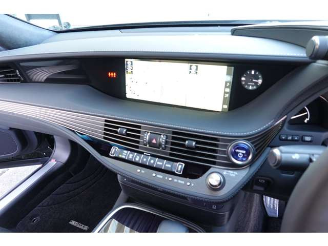 12.3�C���`���j�^�[(2��ʕ\���ؑ։\)�E�n�f�WTV�ECD�EDVD�E�u���[���C�B