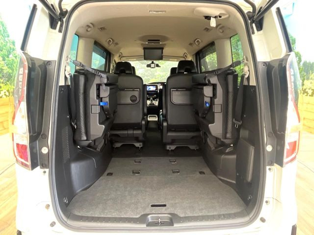 ���i�̂���������ʋ΁A���}���ɏ\���ȉ׎��X�y�[�X���m�ۂ��Ă���܂��B�Z�J���h�V�[�g��|���ƁA�傫�ȉו��̐ύڂ��\�ł���