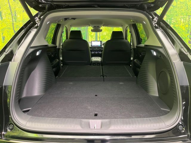 ���i�̂���������ʋ΁A���}���ɏ\���ȉ׎��X�y�[�X���m�ۂ��Ă���܂��B�Z�J���h�V�[�g��|���ƁA�傫�ȉו��̐ύڂ��\�ł���