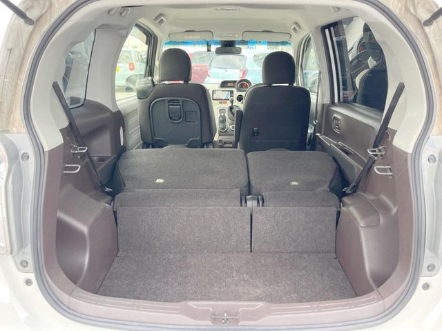 ���i�̂���������ʋ΁A���}���ɏ\���ȉ׎��X�y�[�X���m�ۂ��Ă���܂��B�Z�J���h�V�[�g��|���ƁA�傫�ȉו��̐ύڂ��\�ł���