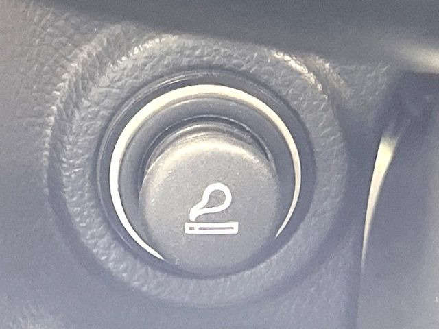 安心の最長10年・走行無制限保証(有償)をご用意。保証内容も充実はもちろん、無料点検&オイル交換や、年中無休の全国・24時間ロードサービスも付帯されておりますのでご安心下さい。