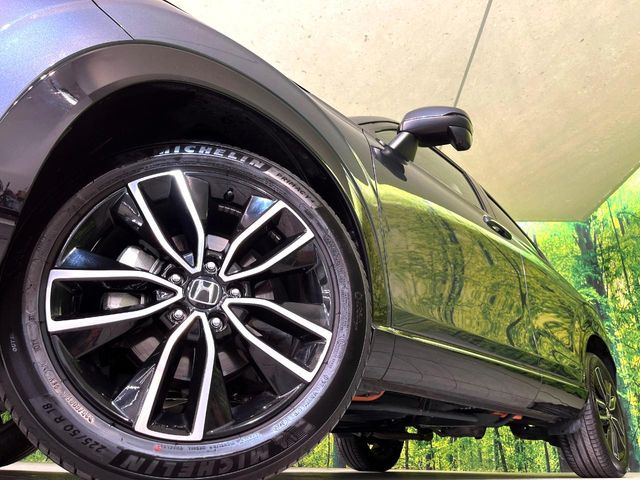 【純正18インチアルミホイール】外観にマッチした純正アルミホイールを装着しております。各種社外アルミホイールや、スタッドレスタイヤも取扱いしております。是非ご相談ください♪