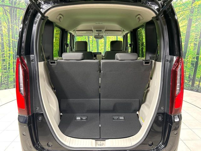 ���i�̂���������ʋ΁A���}���ɏ\���ȉ׎��X�y�[�X���m�ۂ��Ă���܂��B�Z�J���h�V�[�g��|���ƁA�傫�ȉו��̐ύڂ��\�ł���