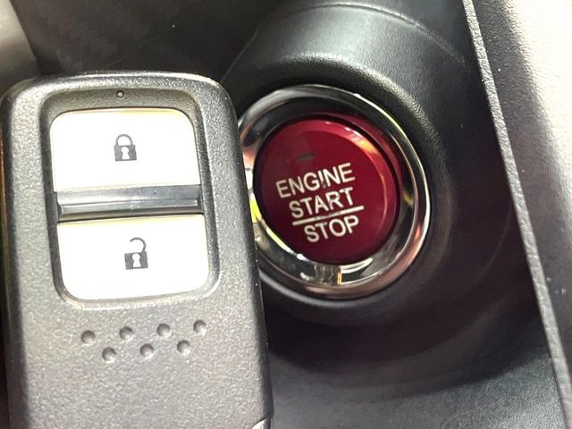 �yHonda�X�}�[�g�L�[�z�J�o����|�P�b�g�ɓ��ꂽ�܂܂ł��h�A�̎{���E�������\�ȃX�}�[�g�L�[�𑕔��B�G���W���̃I���E�I�t�����J�M�����o���K�v����������Ƃ��Ă��֗��ł���