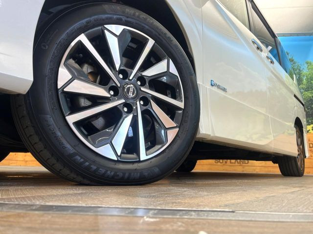 �y����16�C���`�A���~�z�C�[���z�O�ςɃ}�b�`���������A���~�z�C�[���𑕒����Ă���܂��B�e��ЊO�A���~�z�C�[����A�X�^�b�h���X�^�C�����戵�����Ă���܂��B���񂲑��k����������