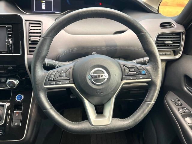 �y�����v�����X�e�A�����O�z�㎿�Ȋv���g�p���邱�ƂŁA��ɂ����������݂ƂĂ��^�]���₷���n���h���ł���