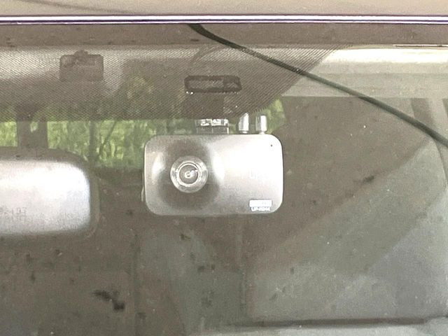 【ドライブレコーダー】安心・安全なカーライフに必須のドライブレコーダーを装備!走行中はもちろん、あおり運転や事故に遭遇した際の状況も映像で記録し、万一のリスクに備えます。