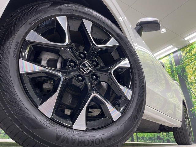 �y����18�C���`�A���~�z�C�[���z�O�ςɃ}�b�`���������A���~�z�C�[���𑕒����Ă���܂��B�e��ЊO�A���~�z�C�[����A�X�^�b�h���X�^�C�����戵�����Ă���܂��B���񂲑��k����������