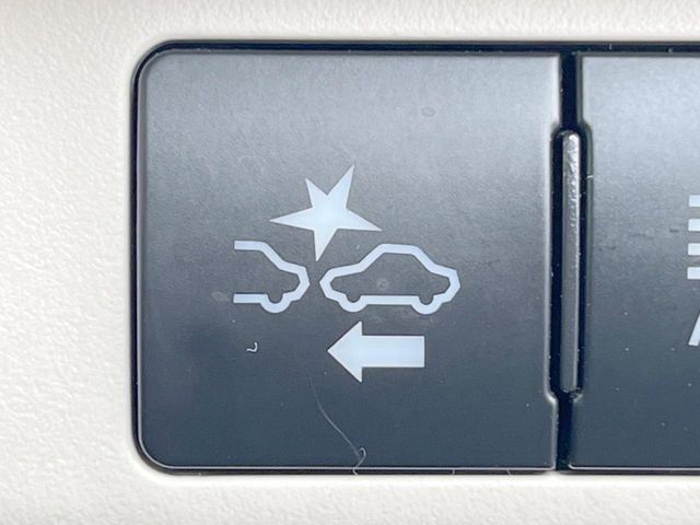 �y�g���^�Z�[�t�e�B�Z���X�z���s���ɑO���̎ԗ�����F�����A�Փ˂������Ȏ��͌x��ƃu���[�L�ŏՓˉ���Ɣ�Q�y�����A�V�X�g�B�����S�Ƀh���C�u�����y���݂��������܂��B