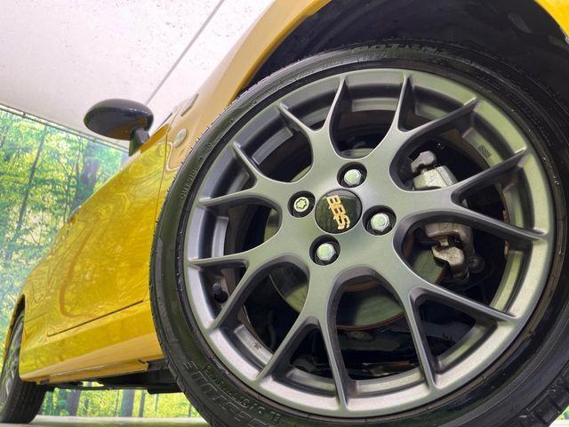 �y����16�C���`�A���~�z�C�[���z�O�ςɃ}�b�`���������A���~�z�C�[���𑕒����Ă���܂��B�e��ЊO�A���~�z�C�[����A�X�^�b�h���X�^�C�����戵�����Ă���܂��B���񂲑��k����������