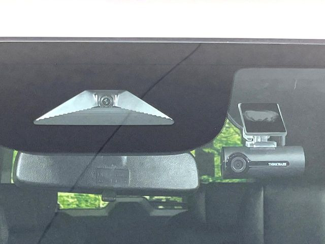 �y�z���_�Z���V���O�z���s���ɑO���̎ԗ�����F�����A�Փ˂������Ȏ��͌x��ƃu���[�L�ŏՓˉ���Ɣ�Q�y�����A�V�X�g�B�����S�Ƀh���C�u�����y���݂��������܂��B