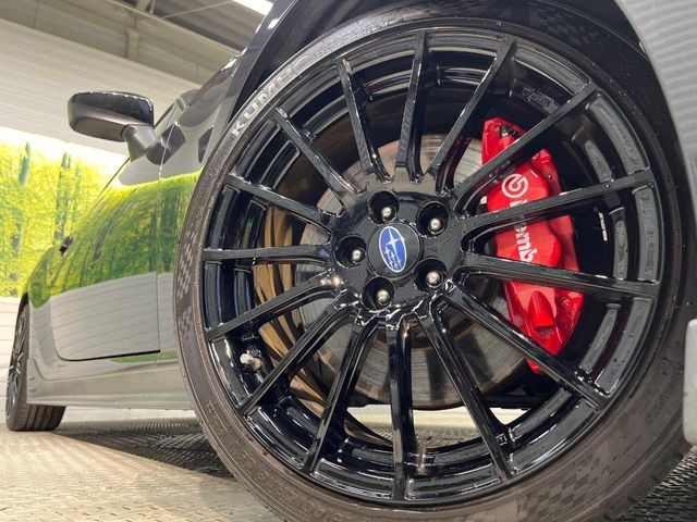 �y�O���[�h��p����18�C���`�A���~�z�C�[���z�f�U�C�����̍��������A���~�z�C�[���𑕒����Ă���܂��B�e��ЊO�A���~�z�C�[����A�X�^�b�h���X�^�C�����戵�����Ă���܂��B���񂲑��k����������