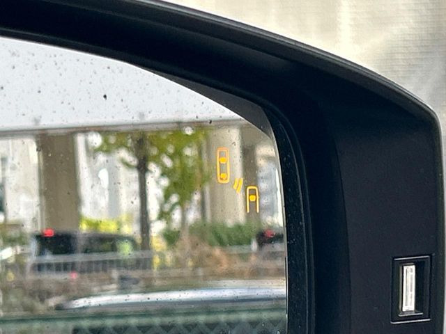 �y�����r�[�N���f�B�e�B�N�V�����z���s���A�h�A�~���[�̎��p�ɂȂ�₷���ӏ��Ɍ㑱�Ԃ��ڋ߂���ƃT�C�h�~���[�t�߂Ɍx����\���A�h���C�o�[�ɒ��ӊ��N�ƁA����̍ۂ̓n���h��������A�V�X�g�����܂��B