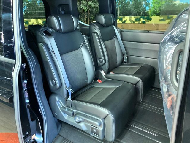 ���i���ȃI���W�i���t���A�}�b�g���I�v�V�����ɂĂ��p�ӂ��Ă���܂��B���D���ȃf�U�C����J���[�����Ԃɍ��킹�đI��ł����������Ƃ��ł��܂���