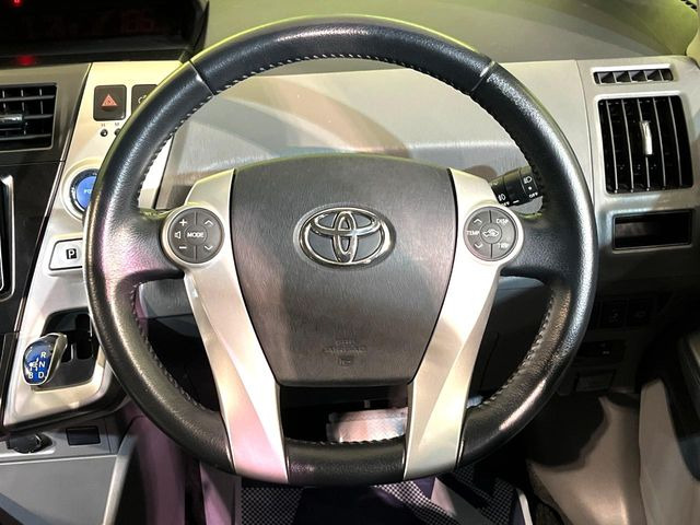 ステアリングも使用感が少なく、きれいな状態となっております♪