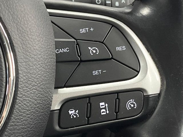 ●レーダークルーズコントロール:前の車との車間距離を一定にとりつつ、一定速度で自動走行してくれる次世代のクルーズコントロール!主に高速道路や自動車専用道路で使用する便利な機能です!