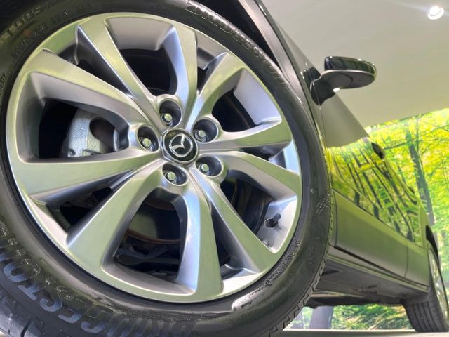 �y����18�C���`�A���~�z�C�[���z�O�ςɃ}�b�`���������A���~�z�C�[���𑕒����Ă���܂��B�e��ЊO�A���~�z�C�[����A�X�^�b�h���X�^�C�����戵�����Ă���܂��B���񂲑��k����������