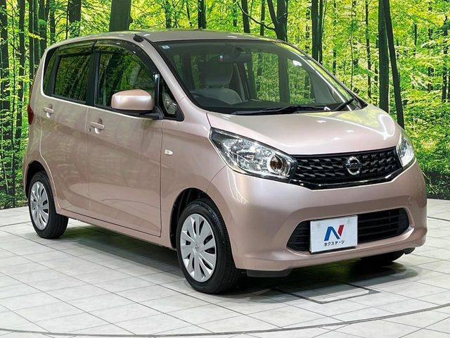 高透明度のガラス皮膜で撥水はもちろん、上質なツヤ・光沢を実現。紫外線や酸性雨から大切な愛車を保護し、色あせ・劣化を防止。「弾スプラッシュコート」、「弾プリミッサコート」からお選びいただけます。