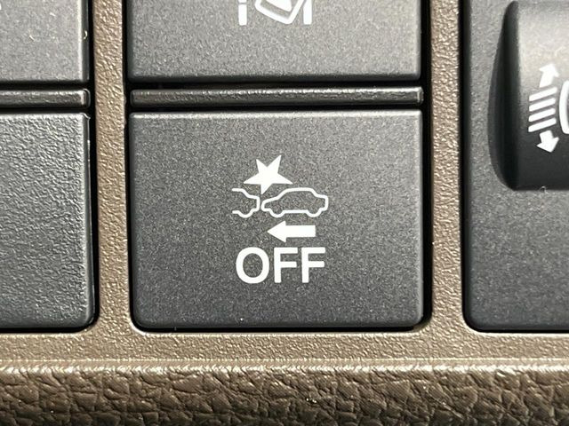 �y�z���_�Z���V���O�z���s���ɑO���̎ԗ�����F�����A�Փ˂������Ȏ��͌x��ƃu���[�L�ŏՓˉ���Ɣ�Q�y�����A�V�X�g�B�����S�Ƀh���C�u�����y���݂��������܂��B