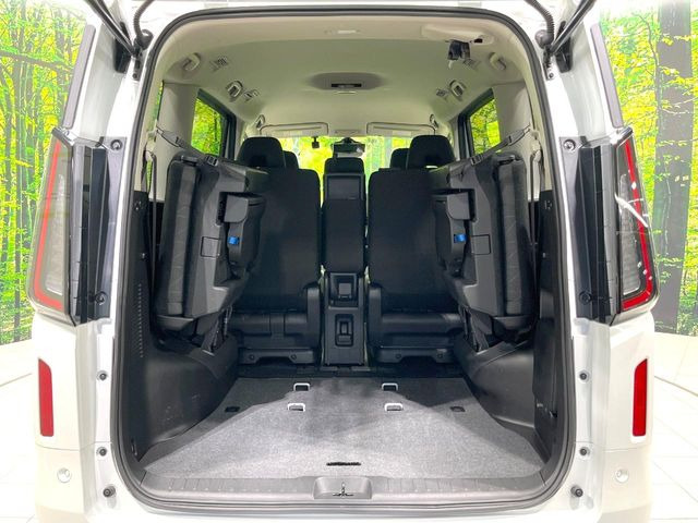 ���i�̂���������ʋ΁A���}���ɏ\���ȉ׎��X�y�[�X���m�ۂ��Ă���܂��B�Z�J���h�V�[�g��|���ƁA�傫�ȉו��̐ύڂ��\�ł���