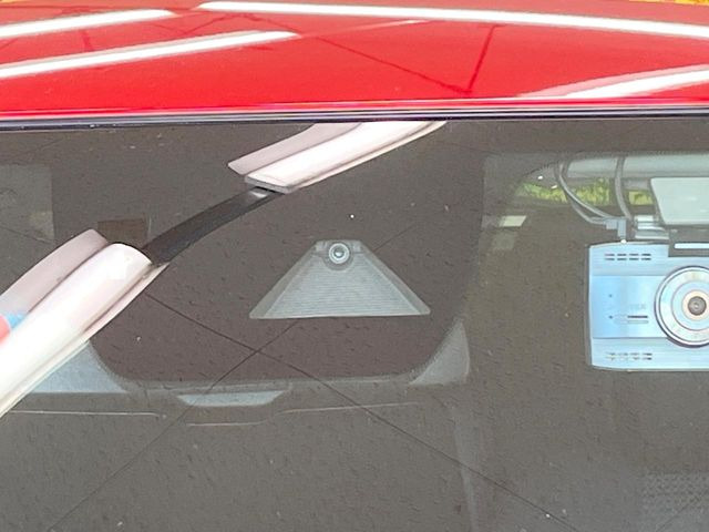 �y�X�}�[�g�V�e�B�u���[�L�T�|�[�g�z�ᑬ���s���ɑO���̎ԗ�����F�����A�Փ˂������Ȏ��͌x��ƃu���[�L�ŏՓˉ���Ɣ�Q�y�����A�V�X�g�B�����S�Ƀh���C�u�����y���݂��������܂��B