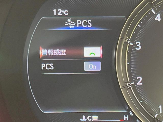 【プリクラッシュセーフティ】前方の車両等を検知し、衝突しそうな時は警報で注意を促し、ブレーキを踏む力をサポート。ブレーキを踏めなかった場合は衝突被害軽減ブレーキが作動、衝突回避をサポートします。