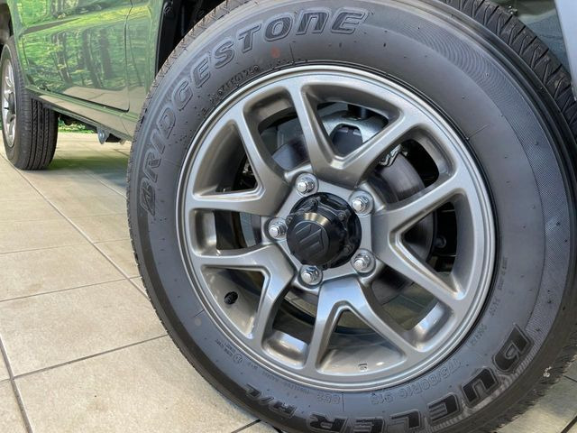 �y����16�C���`�A���~�z�C�[���z�O�ςɃ}�b�`���������A���~�z�C�[���𑕒����Ă���܂��B�e��ЊO�A���~�z�C�[����A�X�^�b�h���X�^�C�����戵�����Ă���܂��B���񂲑��k����������