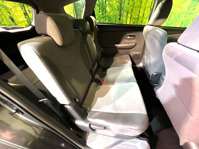 後部座席も気になるようなキズ・汚れやへたり等、大きなダメージはなく、良好な状態です。